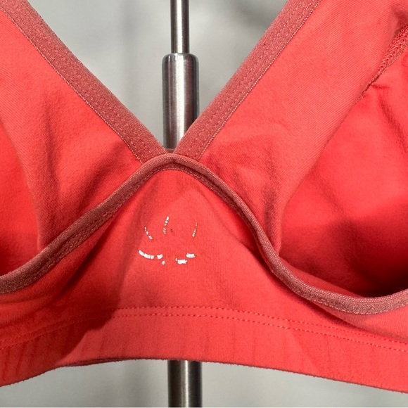Beyond Yoga Ruffle Frill Seeker Sports Bra Pink Coral Women’s Small - Picture 5 of 8